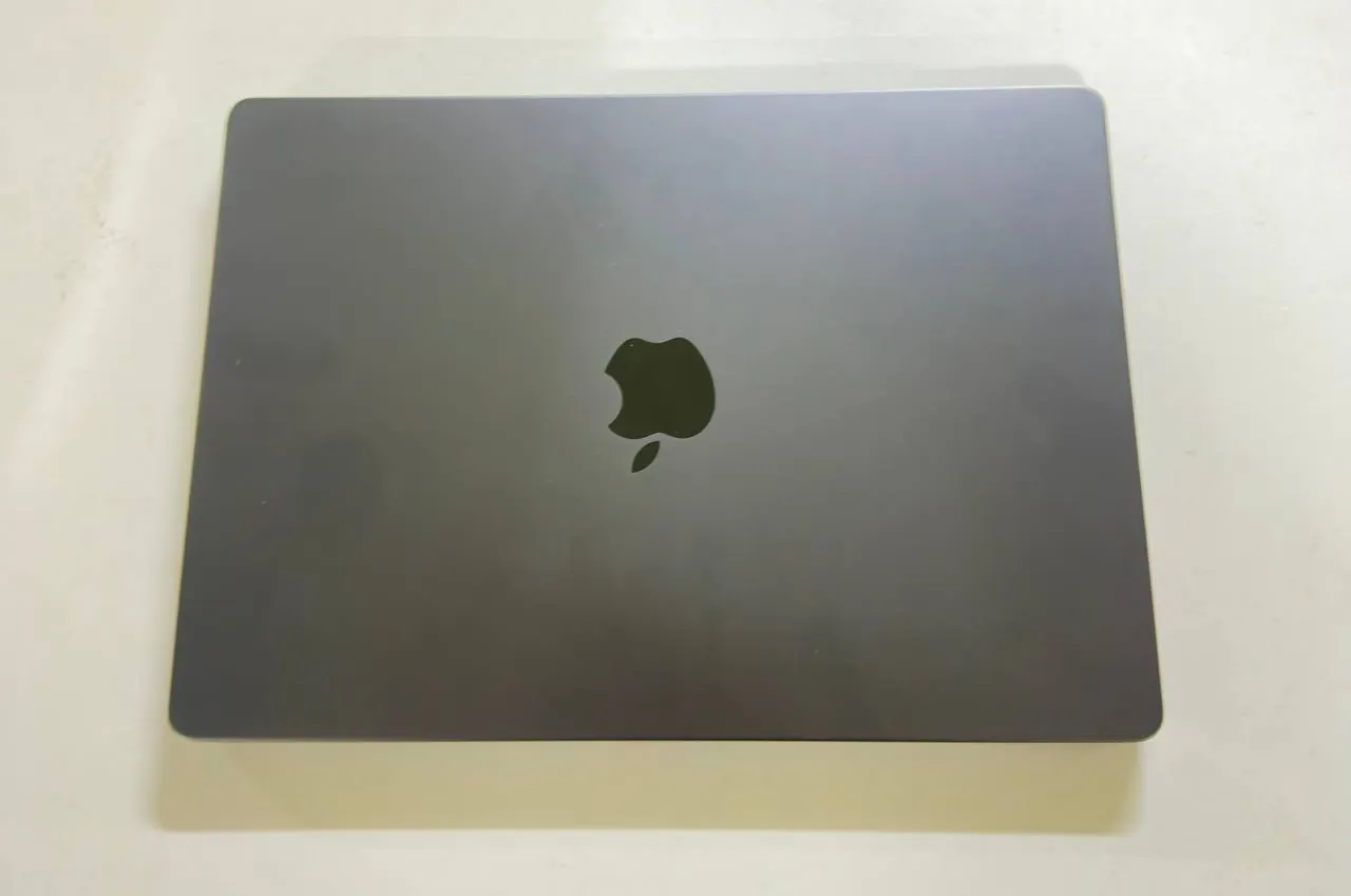 Ноутбуки MacBook Pro и Air, разные модели и цены 1