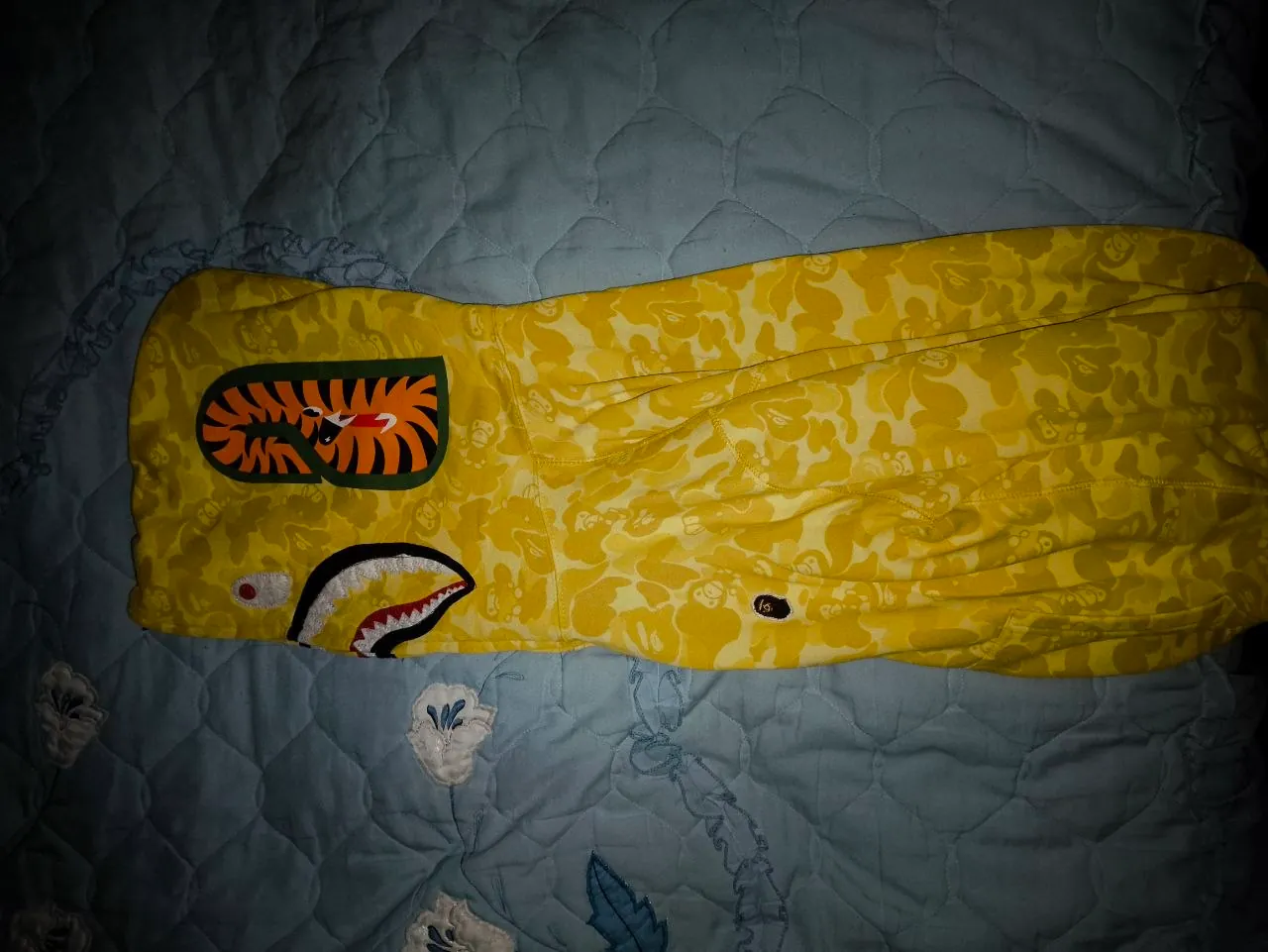Толстовка бренда BAPE в хорошем состоянии 3