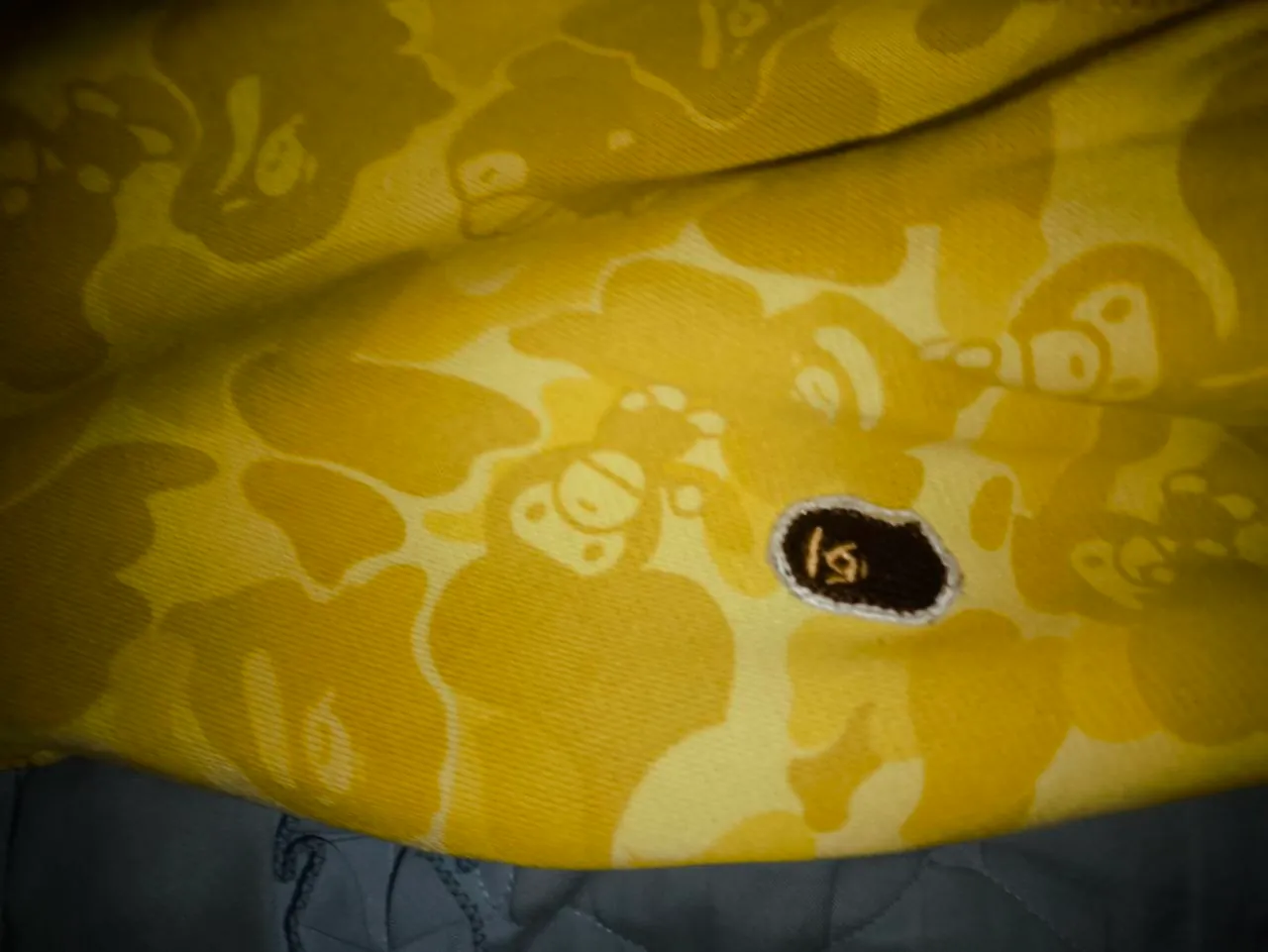Толстовка бренда BAPE в хорошем состоянии 5