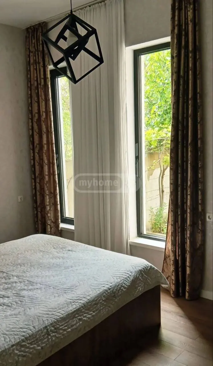 Дом 220 м² с двором в Табахмела 4
