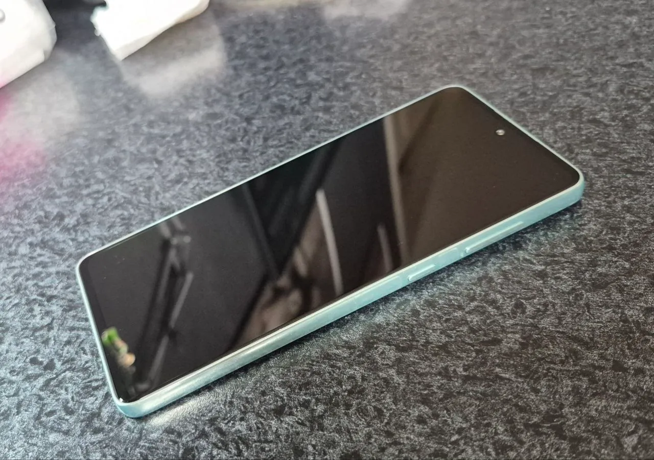 Samsung Galaxy A73 5G и наушники Buds 3 Fe 2