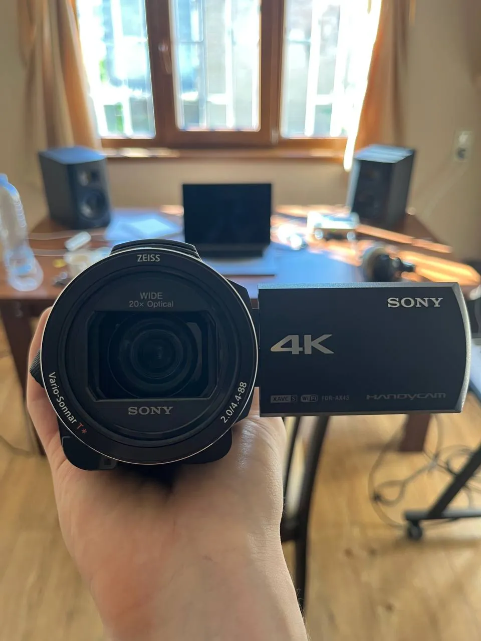 Видеокамера Sony FDR-AX43 4K 2