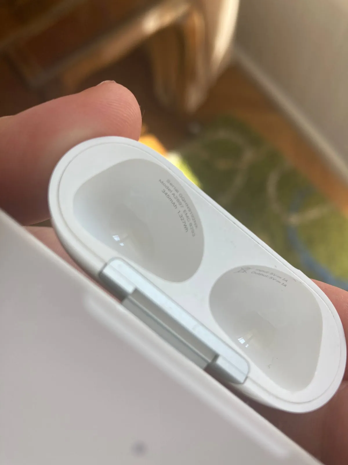 Левый наушник и кейс AirPods 3 2