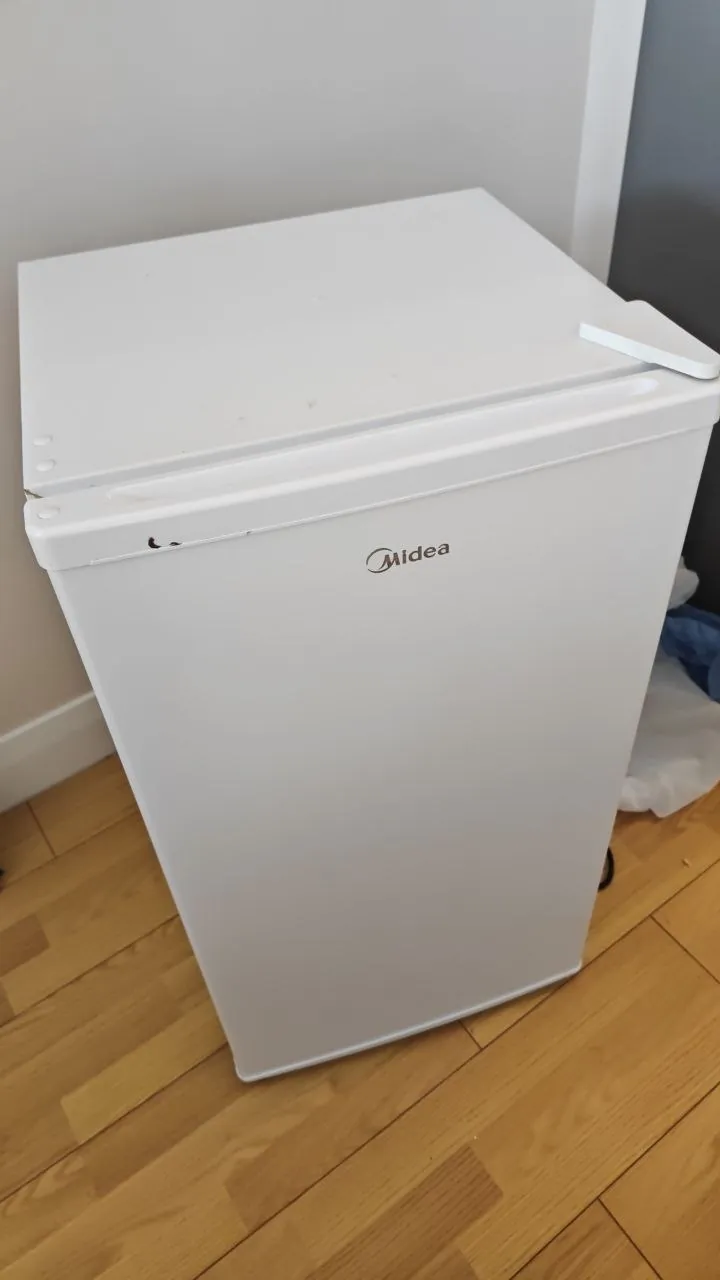 Холодильник Midea компактный 1