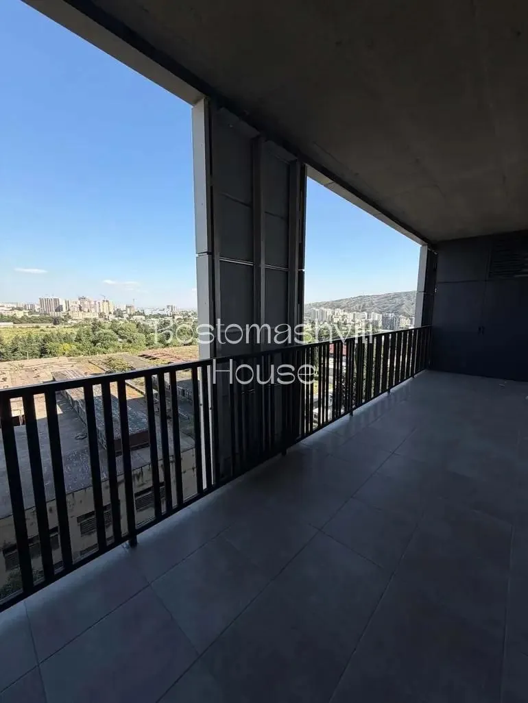 Квартира 82 м² с 3 комнатами в Исани 9