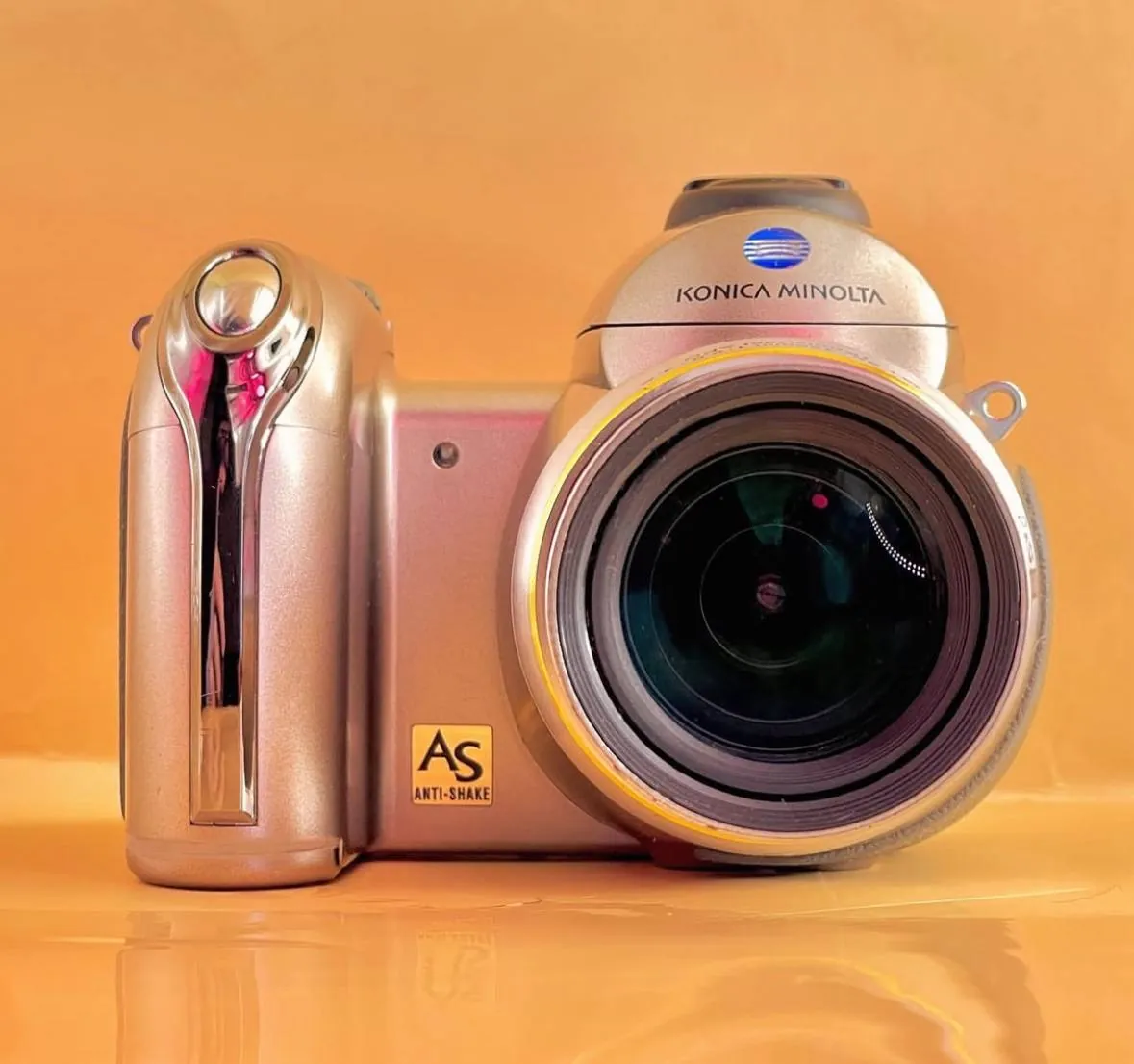 Компактный фотоаппарат Minolta Dimage Z6 1