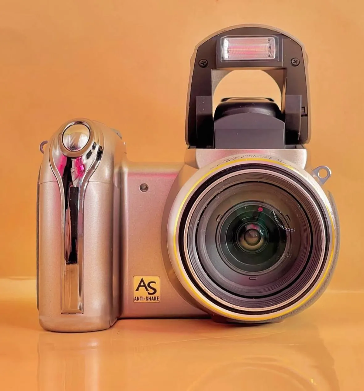 Компактный фотоаппарат Minolta Dimage Z6 2