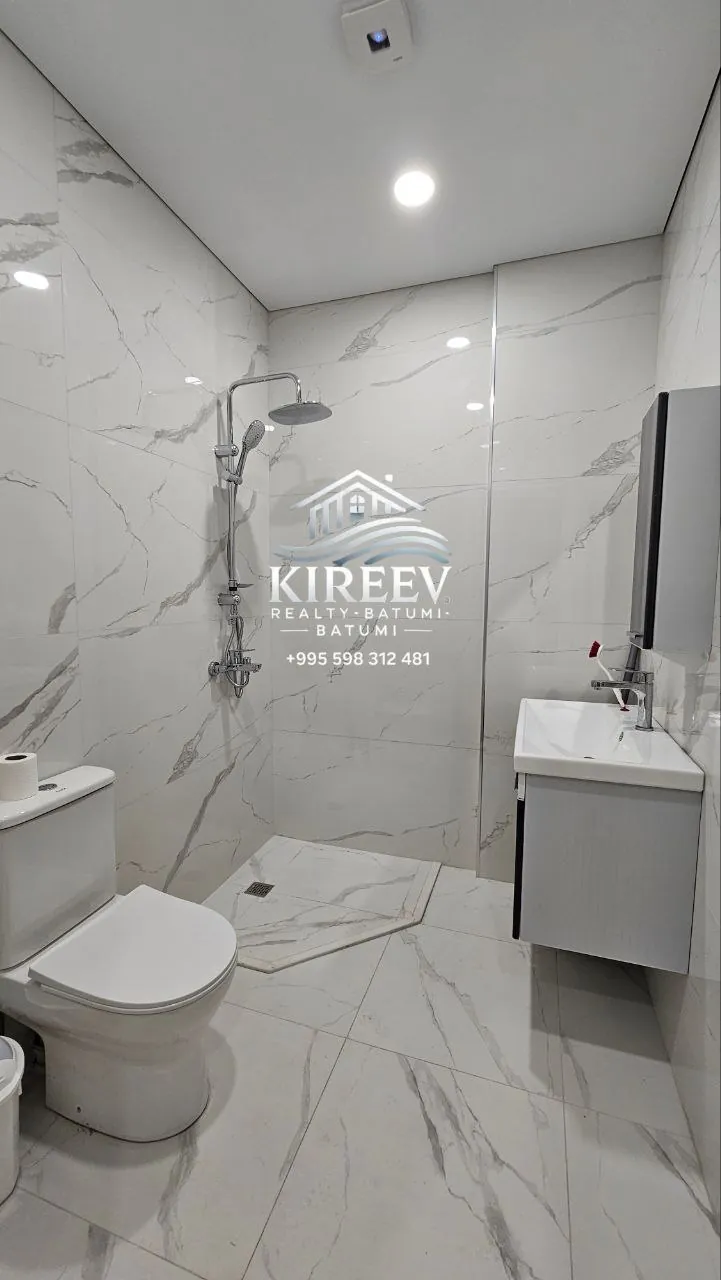Квартира 65 м² с ремонтом на Ангиса 7