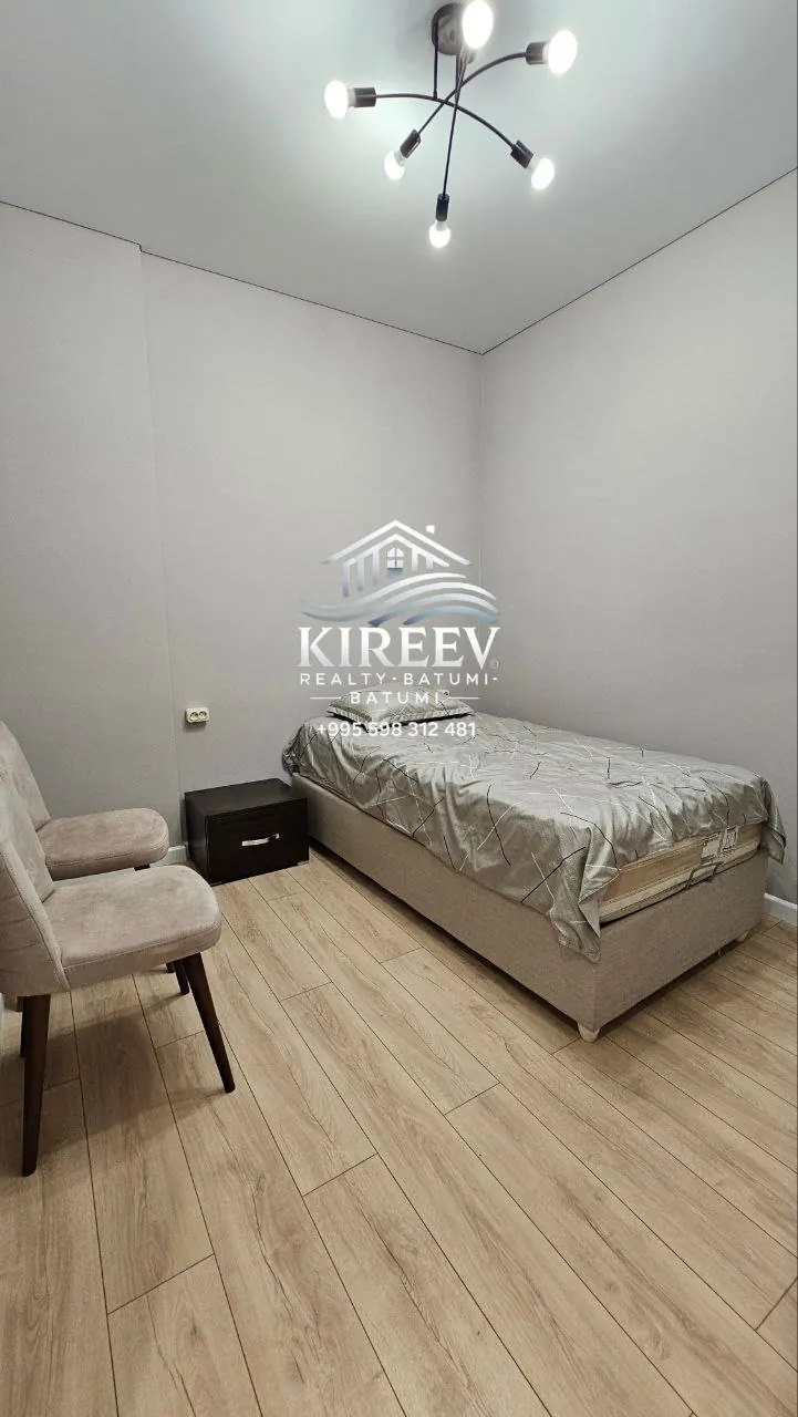 Квартира 65 м² с ремонтом на Ангиса 5