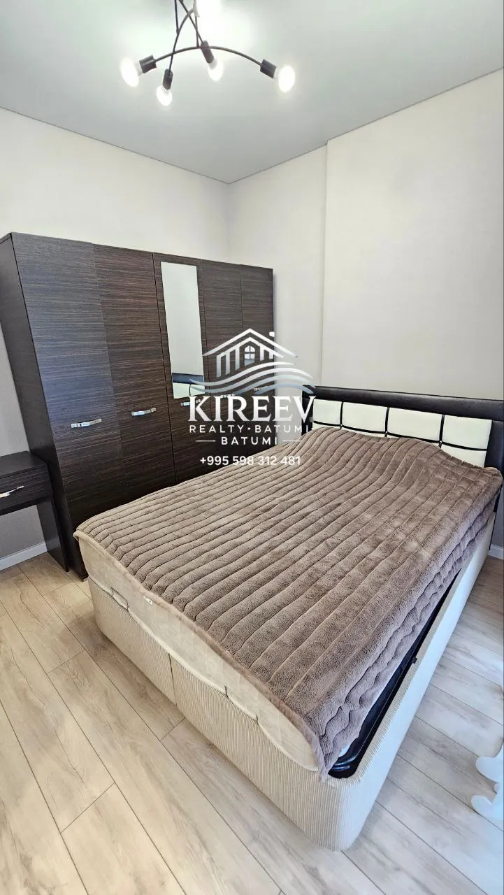 Квартира 65 м² с ремонтом на Ангиса 6