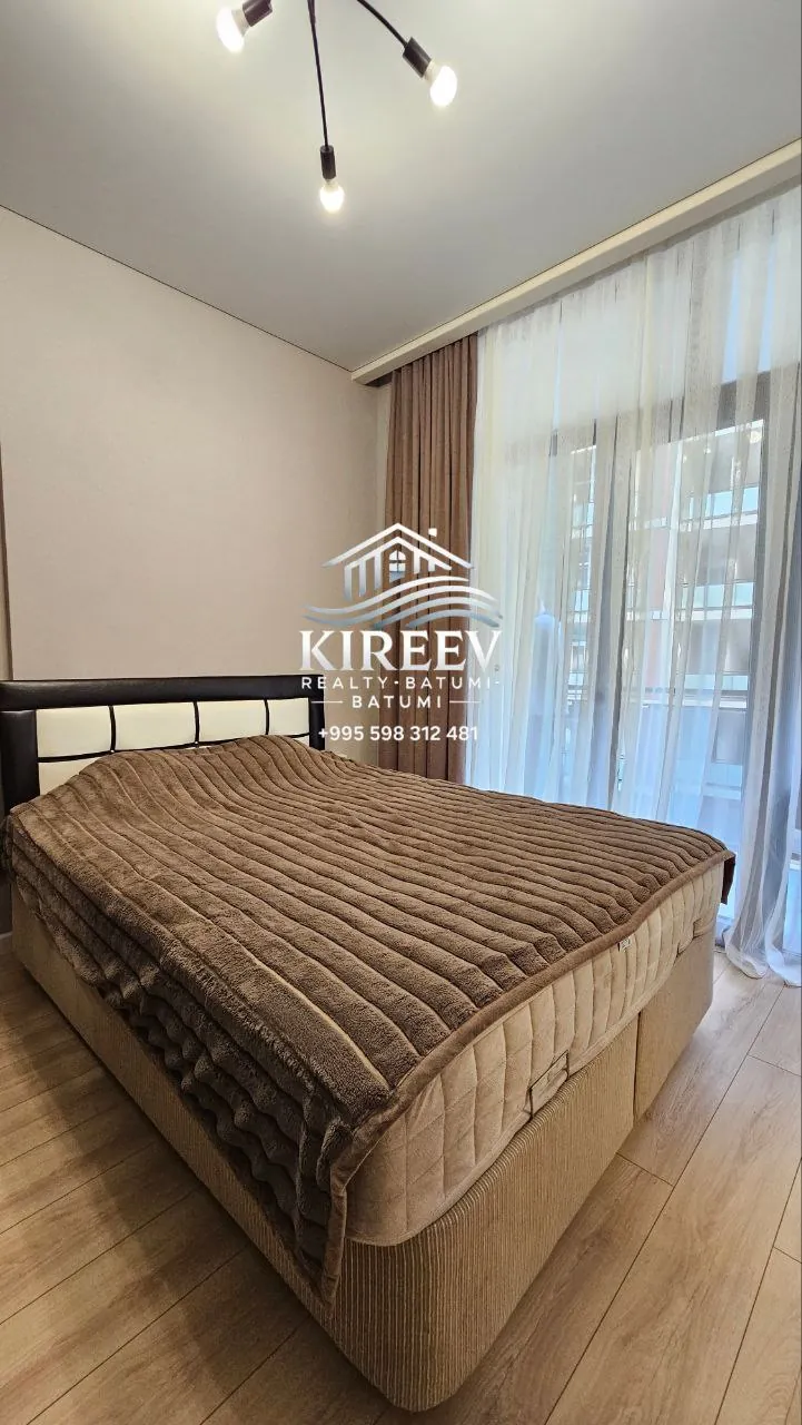 Квартира 65 м² с ремонтом на Ангиса 3