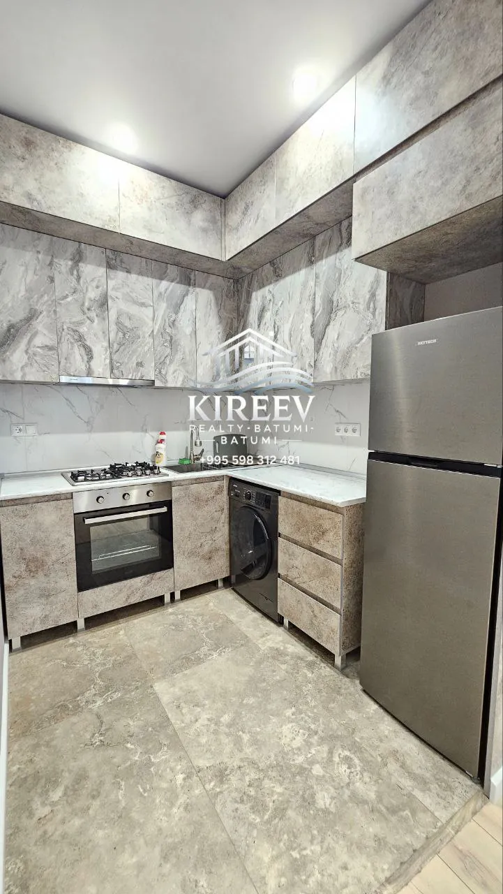 Квартира 65 м² с ремонтом на Ангиса 8