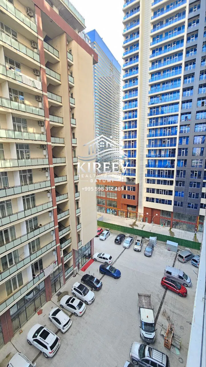 Квартира 65 м² с ремонтом на Ангиса 9