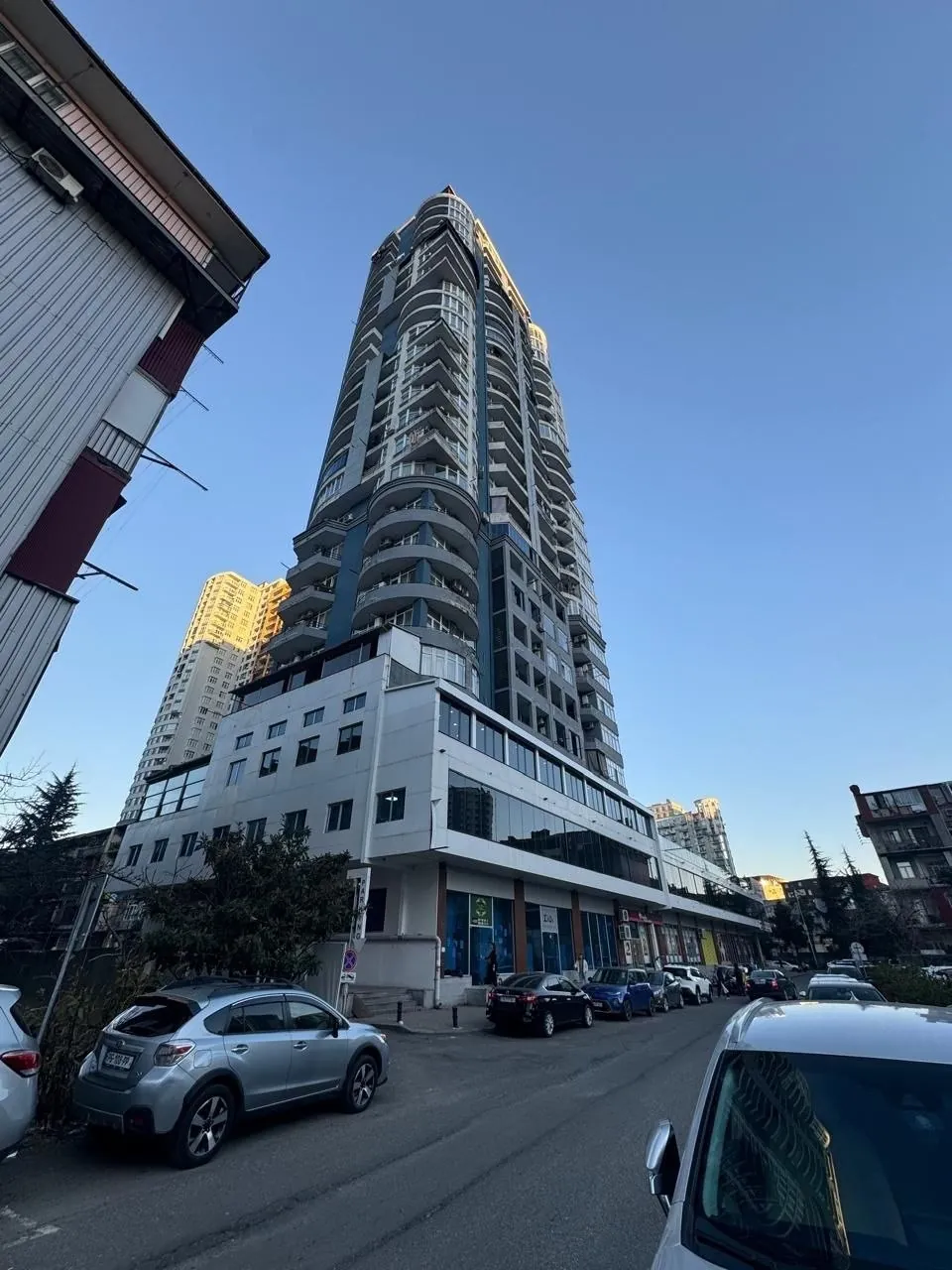 Квартира 64 м² с 2 спальнями на Абусеридзе 10