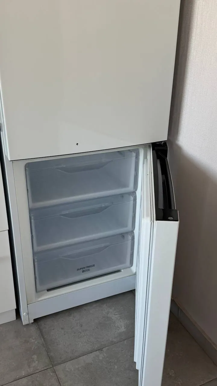 Холодильник Indesit DF 5180 No Frost 4