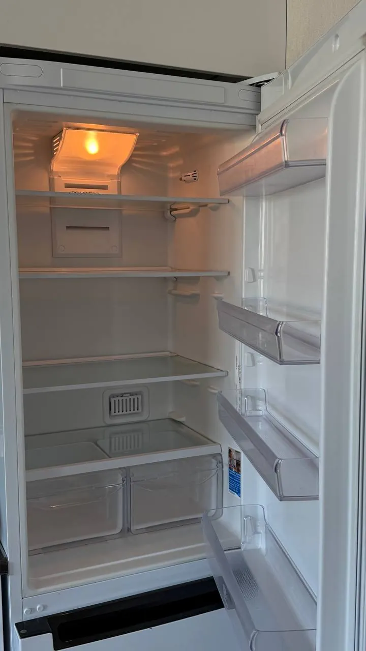 Холодильник Indesit DF 5180 No Frost 2