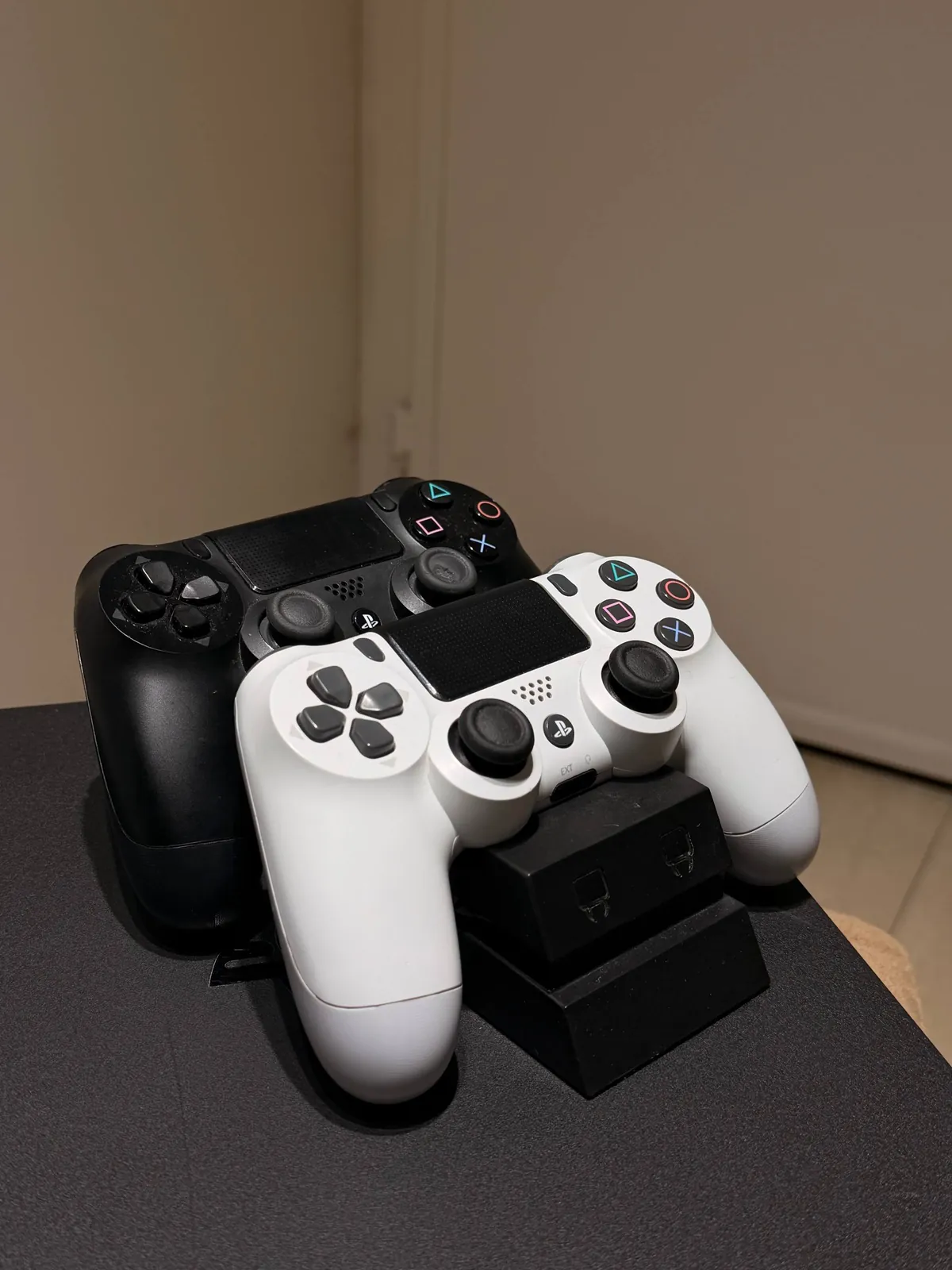 Игровая приставка PlayStation 4 Pro 1TB 2