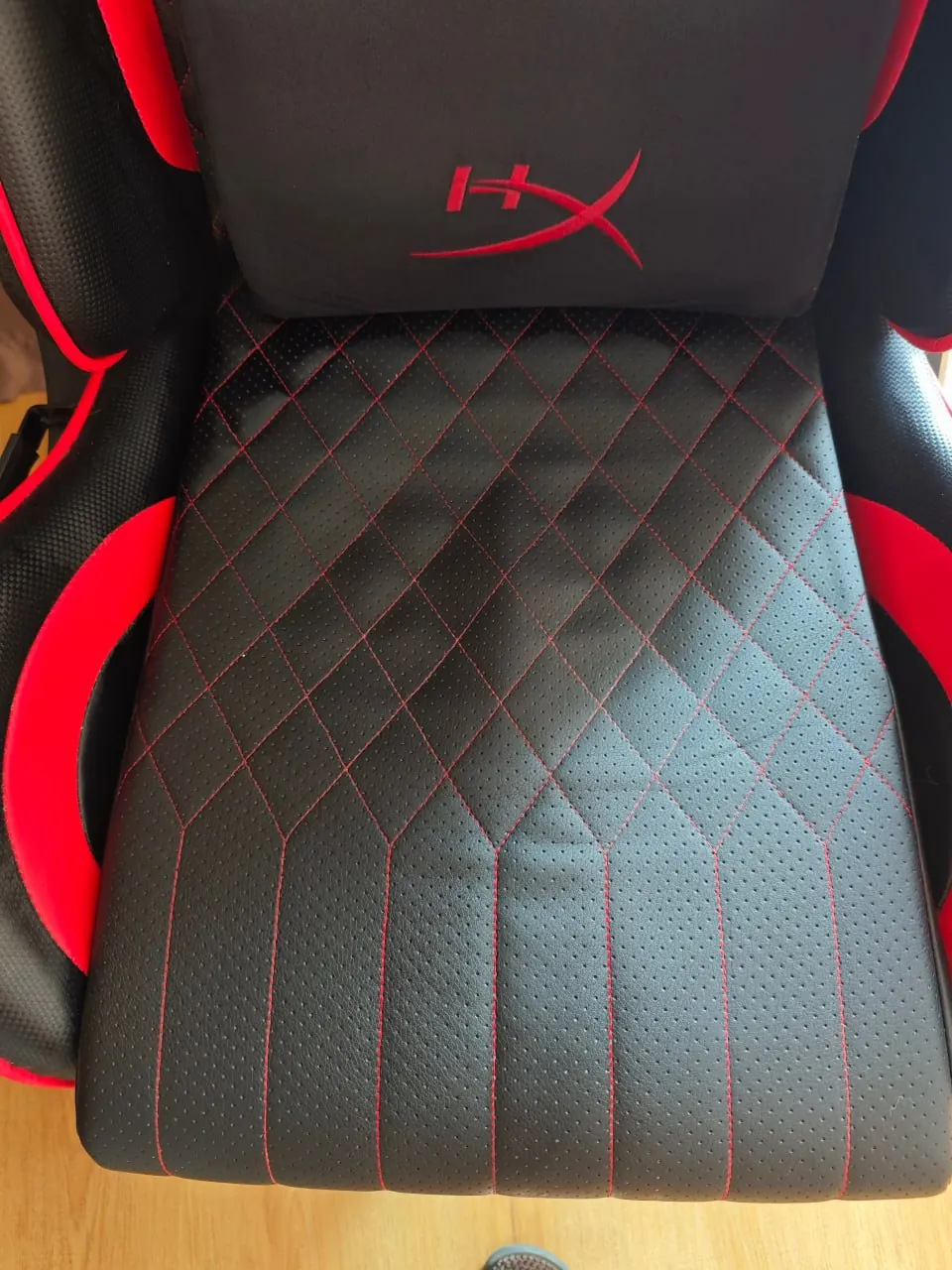 Игровое кресло HyperX Blast Core чёрно-красное 2