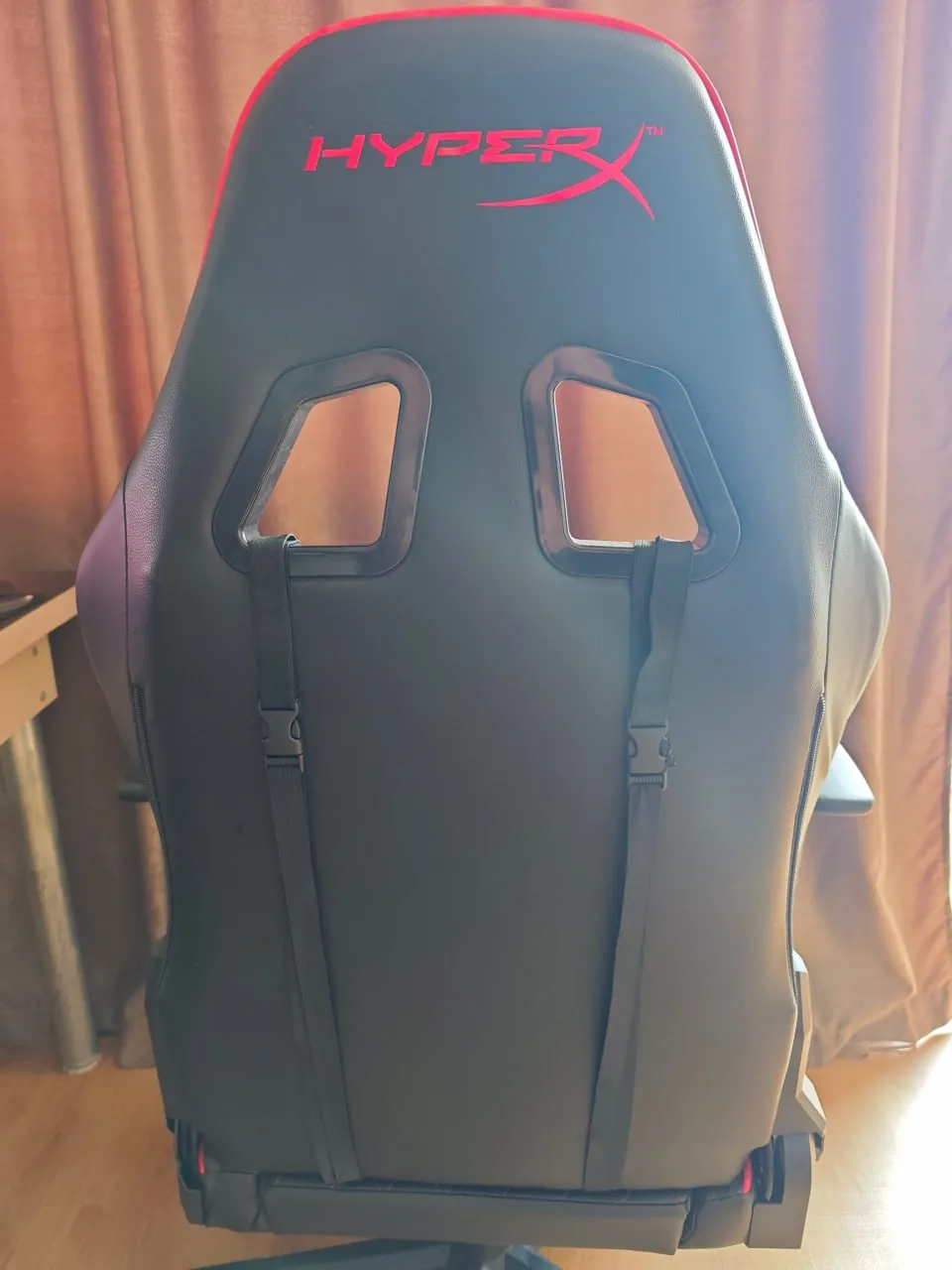 Игровое кресло HyperX Blast Core чёрно-красное 4