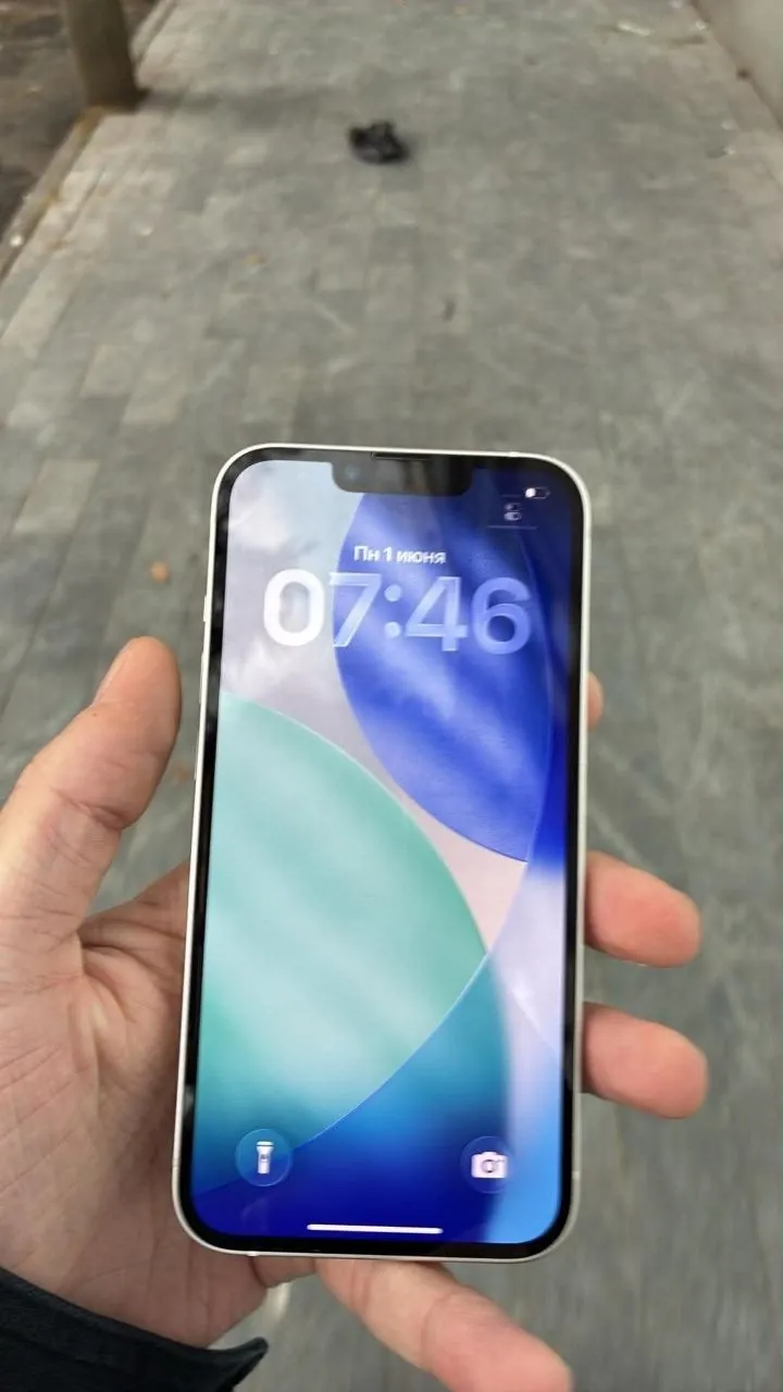IPhone 14 128GB белый в хорошем состоянии 2