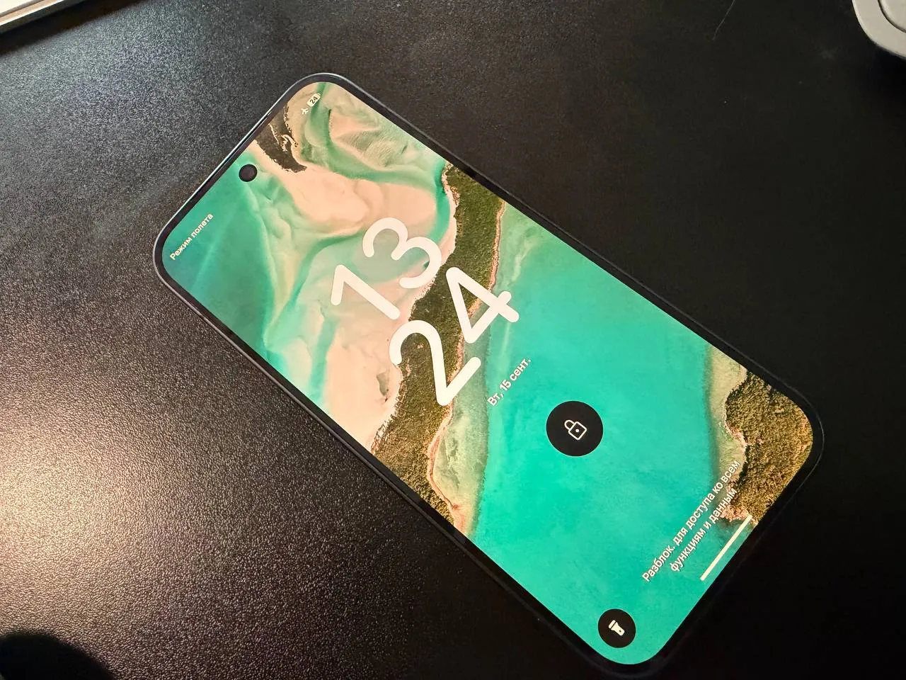 Техника: AirPods Max, Pixel, монитор, Apple Watch 2