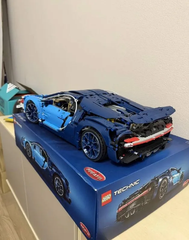Конструктор LEGO Technic Bugatti Chiron 42083 2