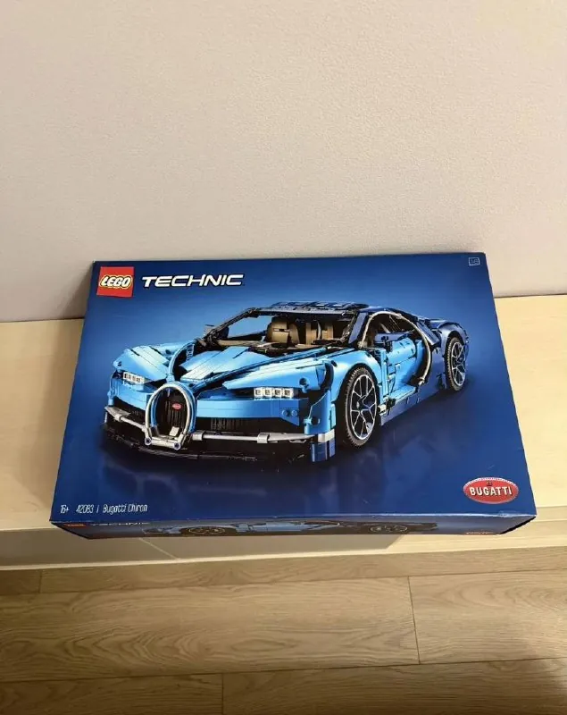 Конструктор LEGO Technic Bugatti Chiron 42083 4