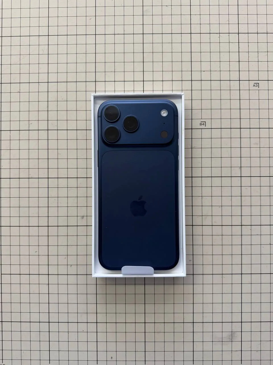 IPhone 17 Pro Max Deep Blue 256GB 1