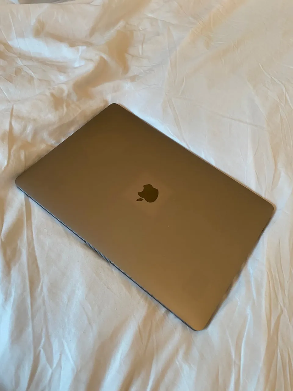 MacBook Pro 2018 15 дюймов i7 Radeon 560X 1