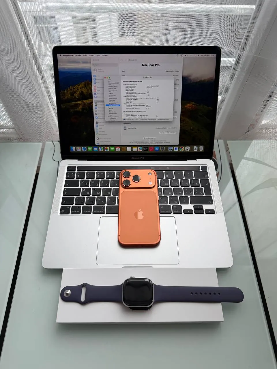 Комплект техники Apple — MacBook, iPhone и часы 1