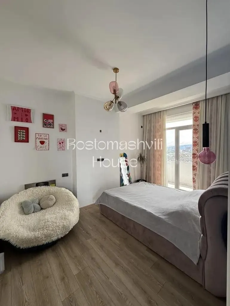 Квартира 115 м² с 3 комнатами в Дигоми 6