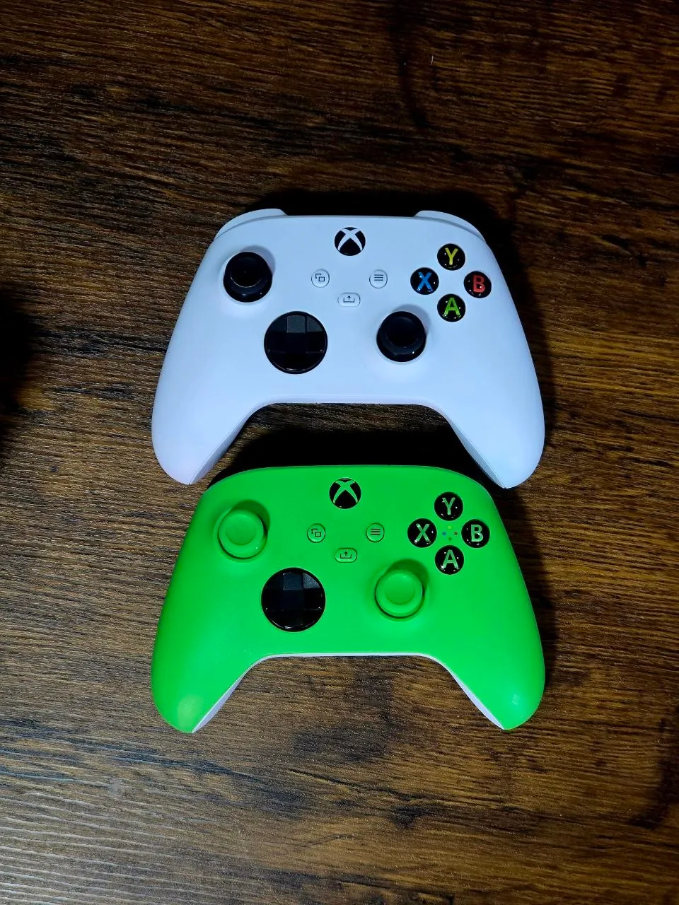 Геймпад Xbox Series X/S зелёного цвета 1