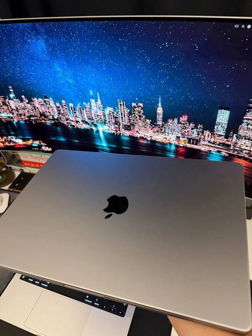 MacBook M1 Pro 16 дюймов у Руставели 1