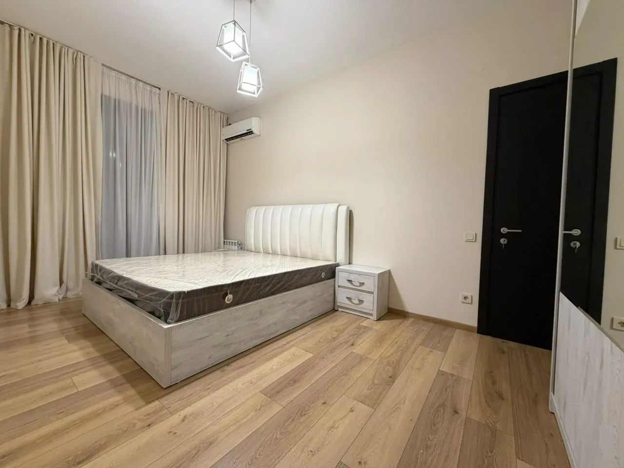 Квартира 90 м² с 3 комнатами в Сабуртало 5