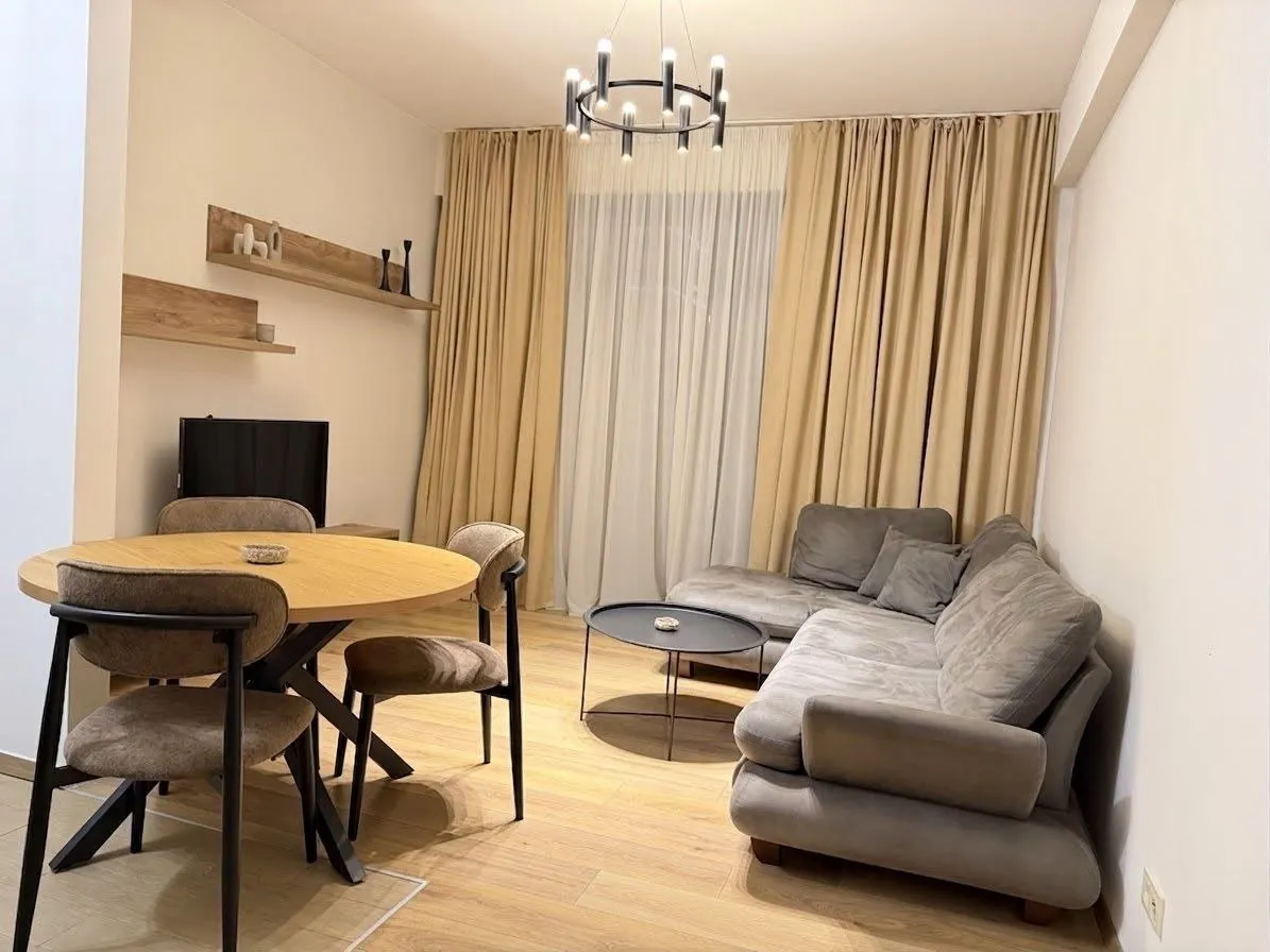Квартира 90 м² с 3 комнатами в Сабуртало 1