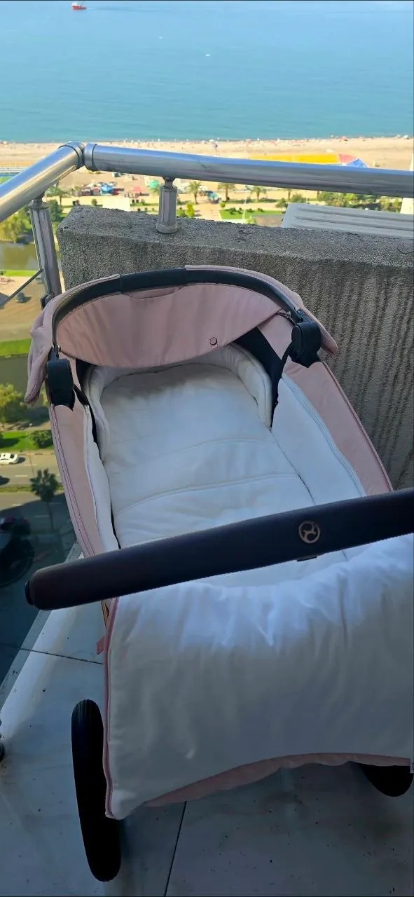 Люлька Cybex Priam 4 с адаптерами 3