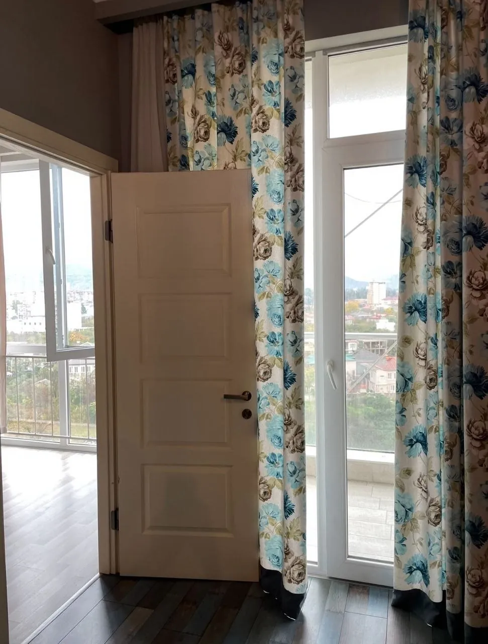 Квартира 45 м² с гардеробной на Ангиса 6