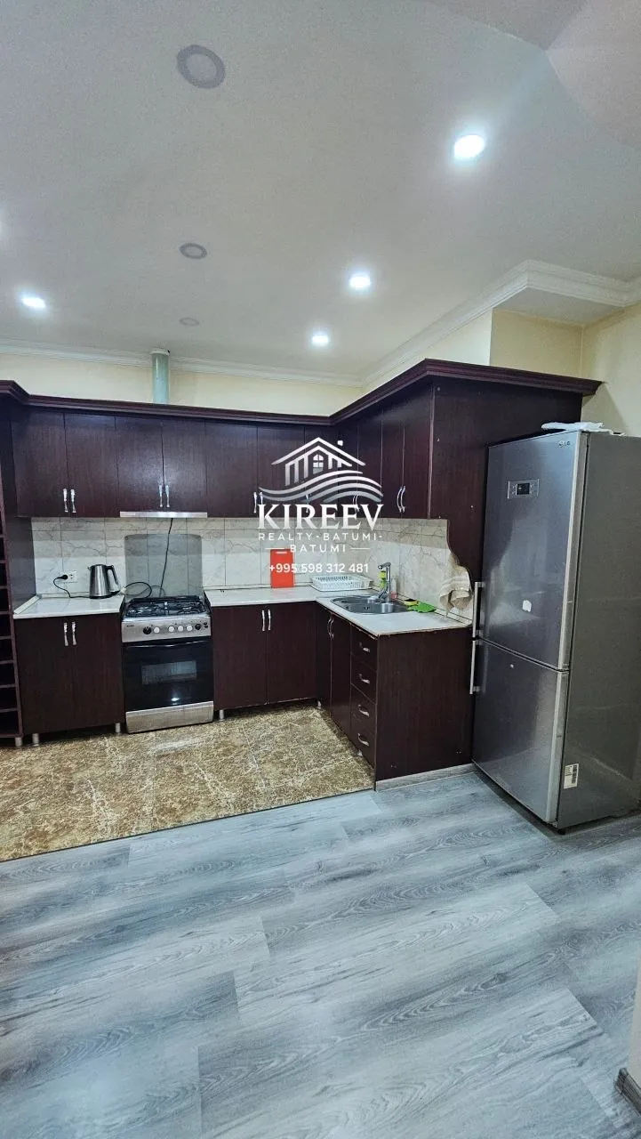 Квартира 67 м² с 2 спальнями на Пиросмани 4