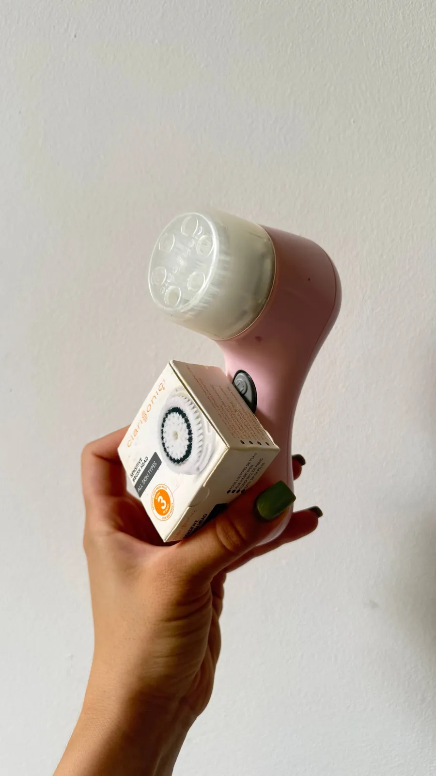 Прибор для очищения кожи лица Clarisonic Mia 2 2
