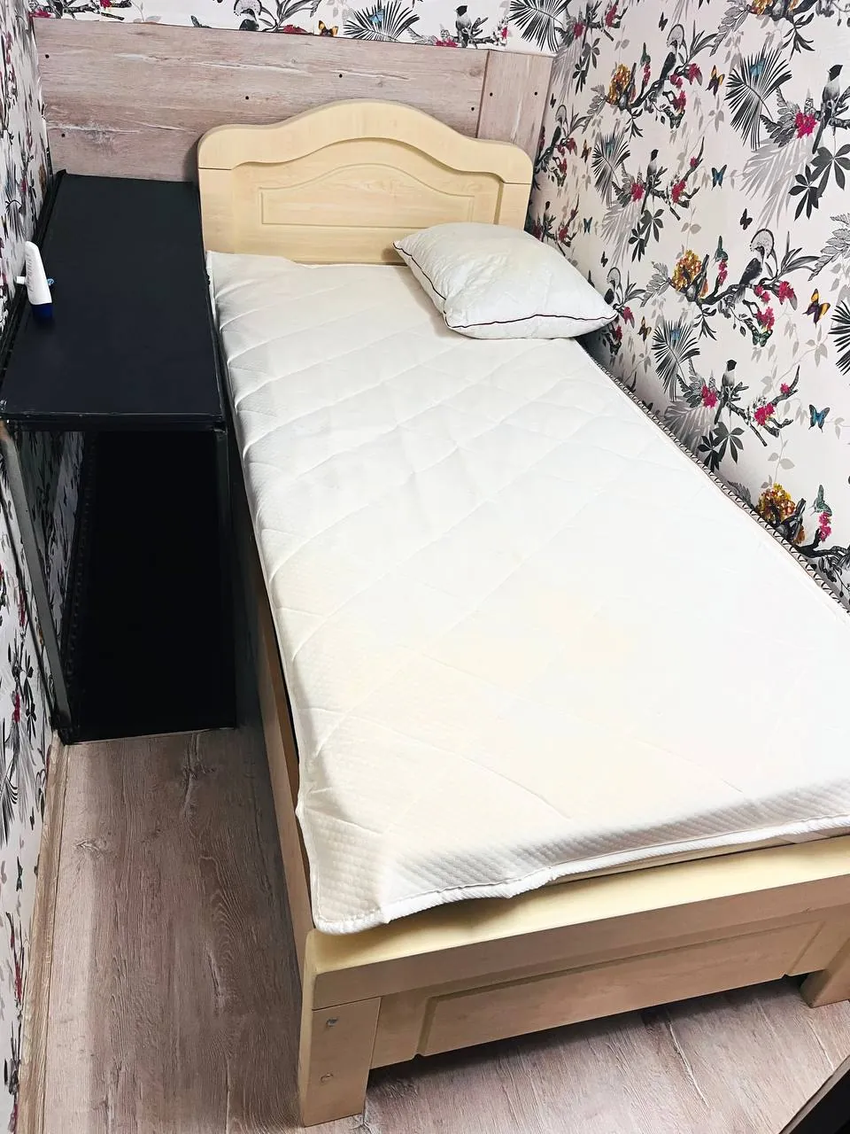 Односпальная кровать с матрасом 200×90 см 2