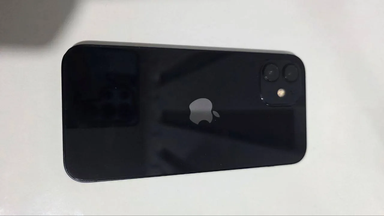 IPhone 12 64 ГБ в хорошем состоянии 1