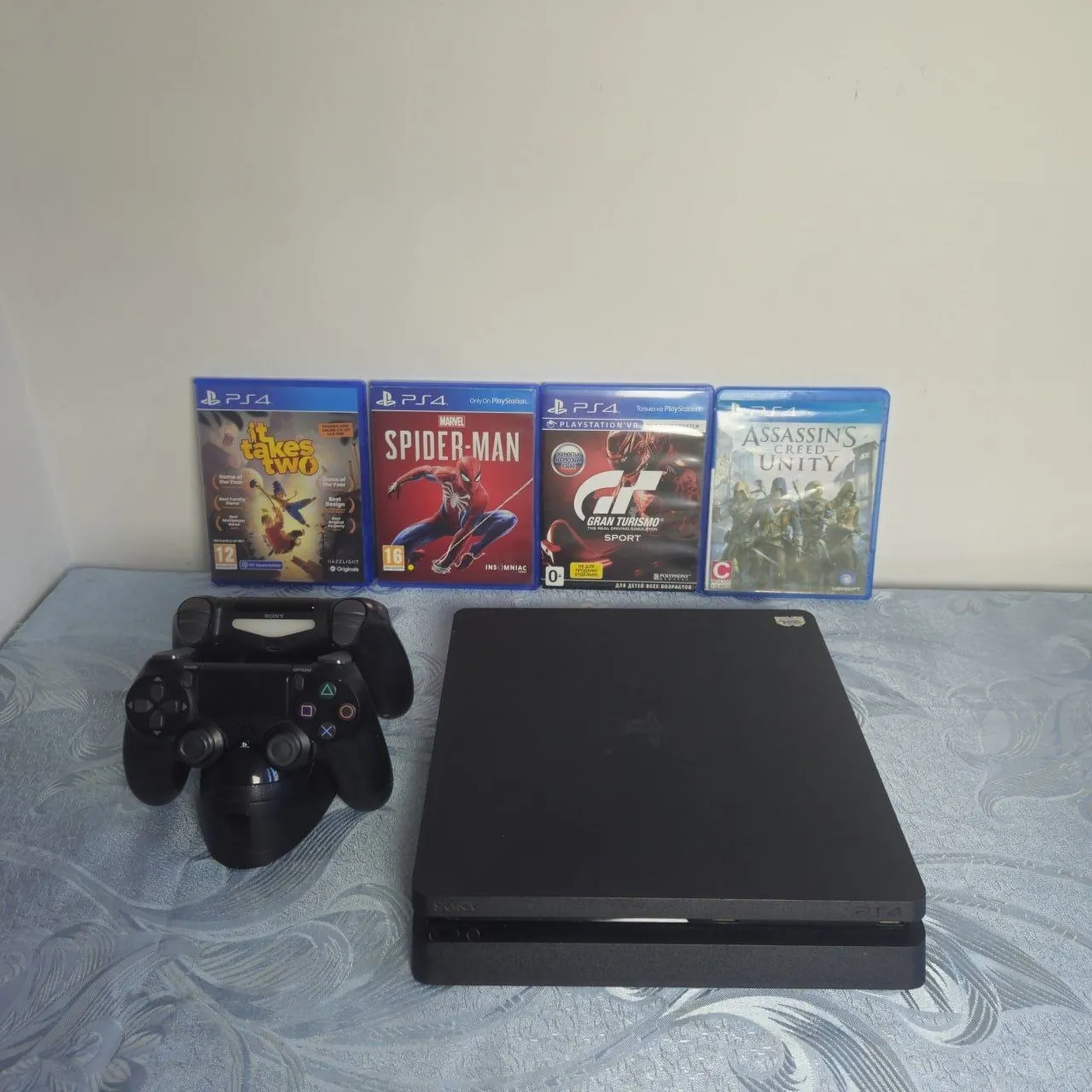 PlayStation 4 Slim 500 Гб с джойстиком 1