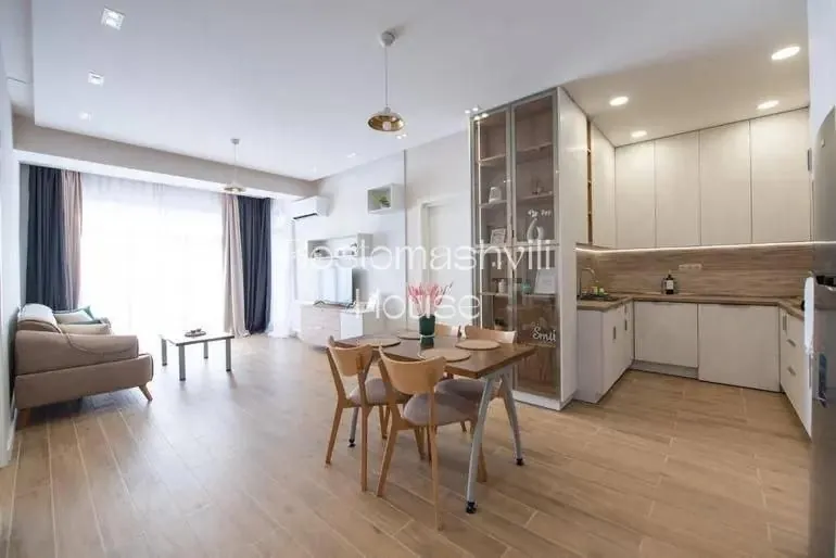 Квартира 80 м² с 3 комнатами в Сабуртало 2