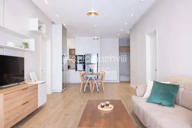 Квартира 80 м² с 3 комнатами в Сабуртало 3