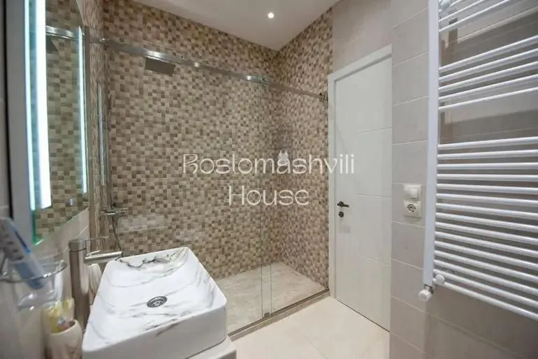 Квартира 80 м² с 3 комнатами в Сабуртало 9