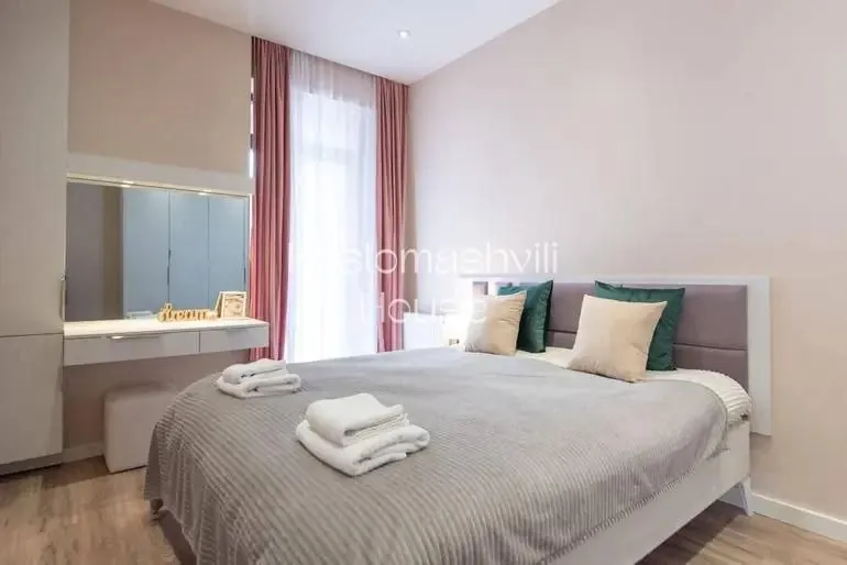 Квартира 80 м² с 3 комнатами в Сабуртало 6