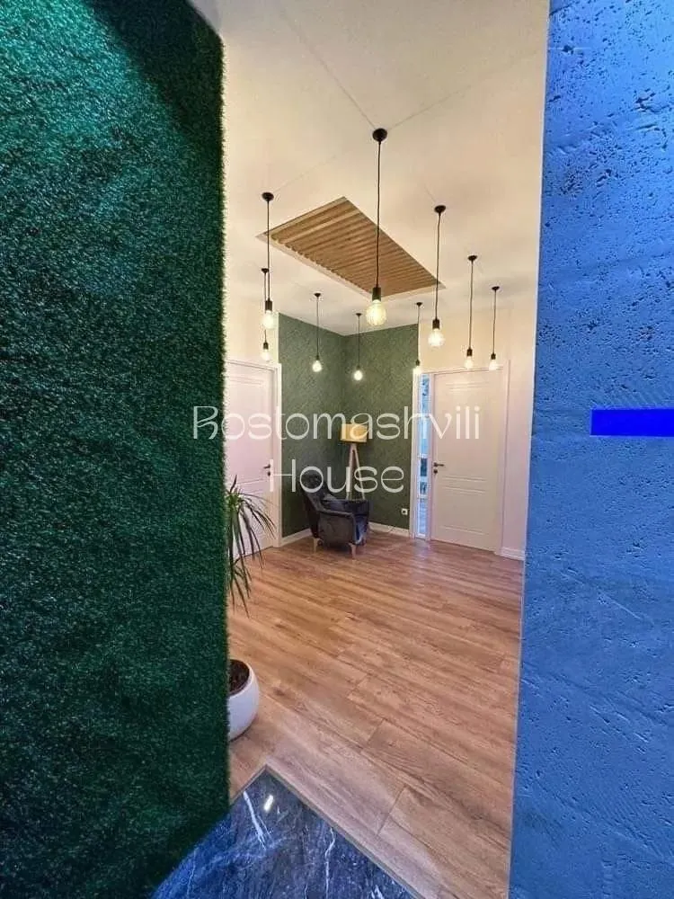 Квартира 140 м² с 4 комнатами в Дигоми 3