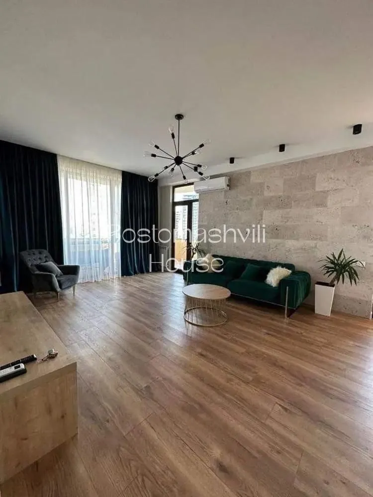 Квартира 140 м² с 4 комнатами в Дигоми 1