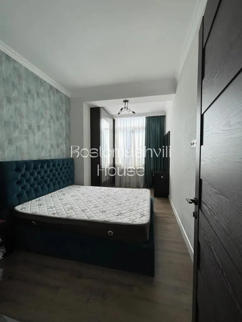 Квартира 100 м² с 3 комнатами в Дигоми 5