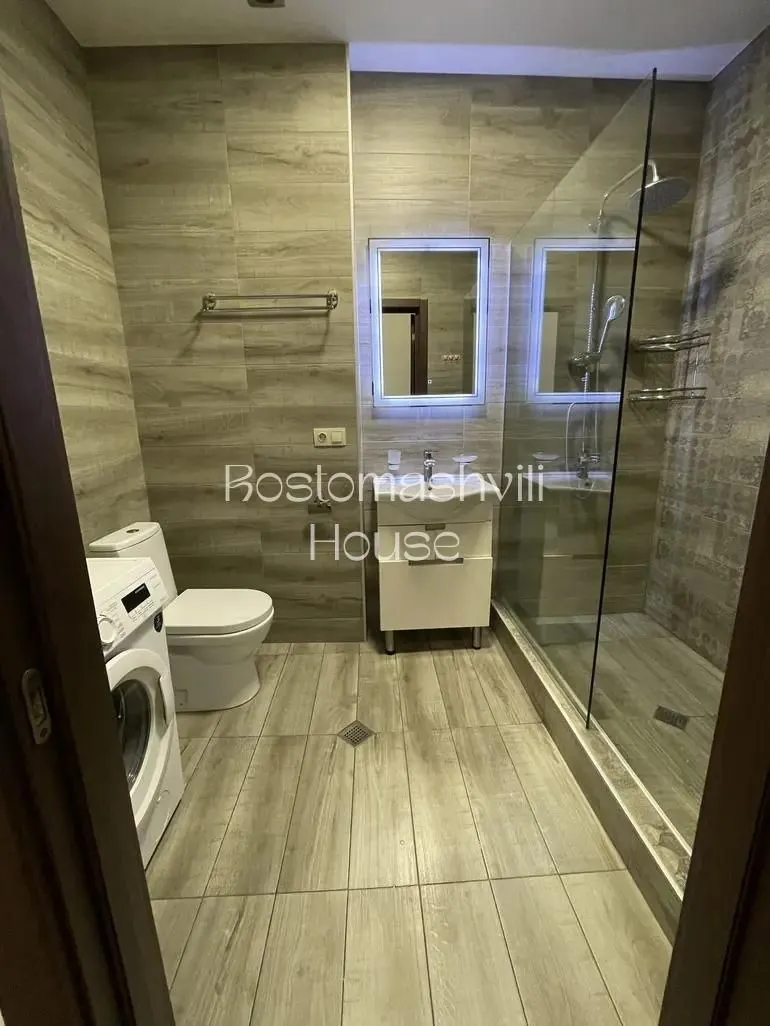 Квартира 100 м² с 3 комнатами в Дигоми 7